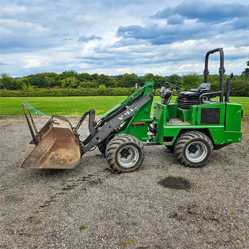 Volvo ZL302C - Gumikerekes homlokrakodó: 1 kép. Volvo ZL302C - Gumikerekes homlokrakodó: 1 kép.