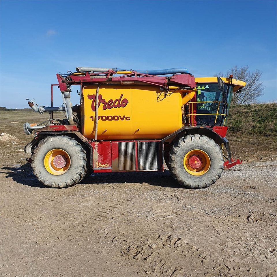 Vredo VT3936 - Műtrágyaszóró gép: 4 kép. Vredo VT3936 - Műtrágyaszóró gép: 4 kép.