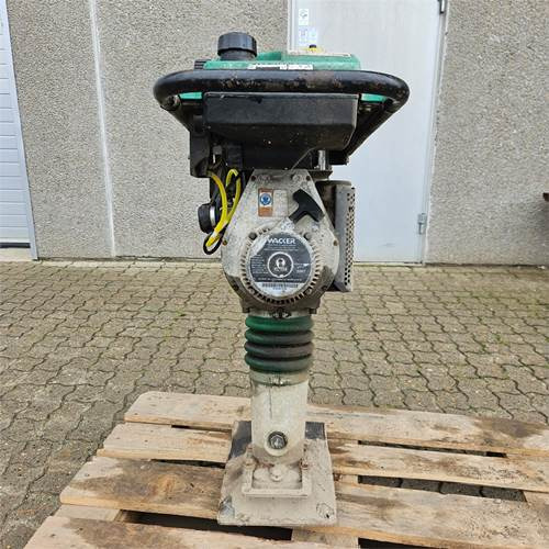 Wacker BS50-2i - Döngölőgép: 2 kép. Wacker BS50-2i - Döngölőgép: 2 kép.