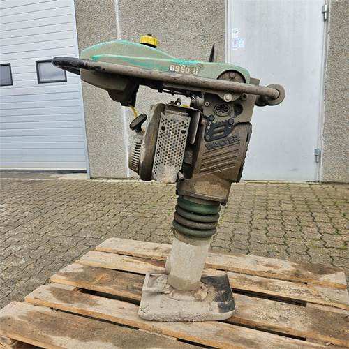 Wacker BS50-2i - Döngölőgép: 3 kép. Wacker BS50-2i - Döngölőgép: 3 kép.