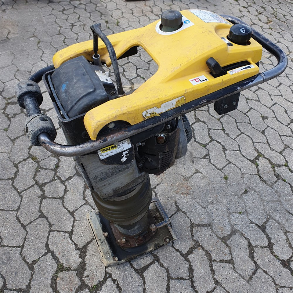 Wacker Neuson BS60-2i - Döngölőgép: 2 kép. Wacker Neuson BS60-2i - Döngölőgép: 2 kép.