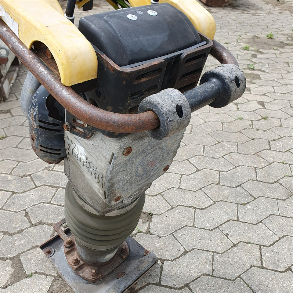 Wacker Neuson BS60-2i - Döngölőgép: 5 kép. Wacker Neuson BS60-2i - Döngölőgép: 5 kép.