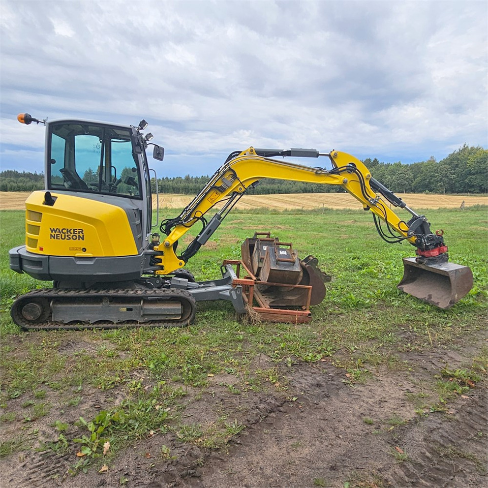 Wacker Neuson ET35 - Minikotró: 5 kép. Wacker Neuson ET35 - Minikotró: 5 kép.