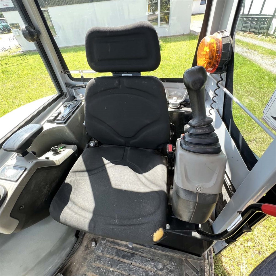 Minikotró Wacker Neuson EZ26: 17 kép.