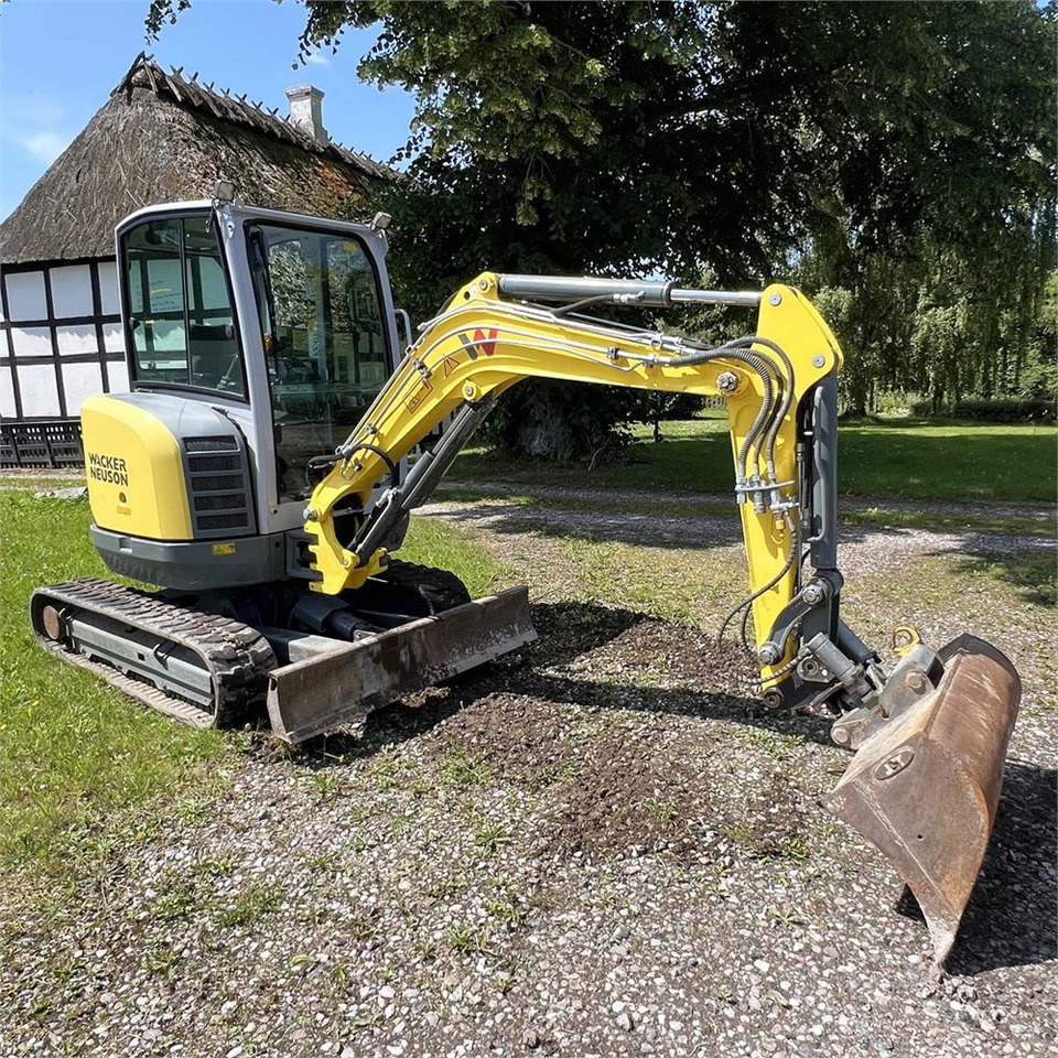 Minikotró Wacker Neuson EZ26: 10 kép.