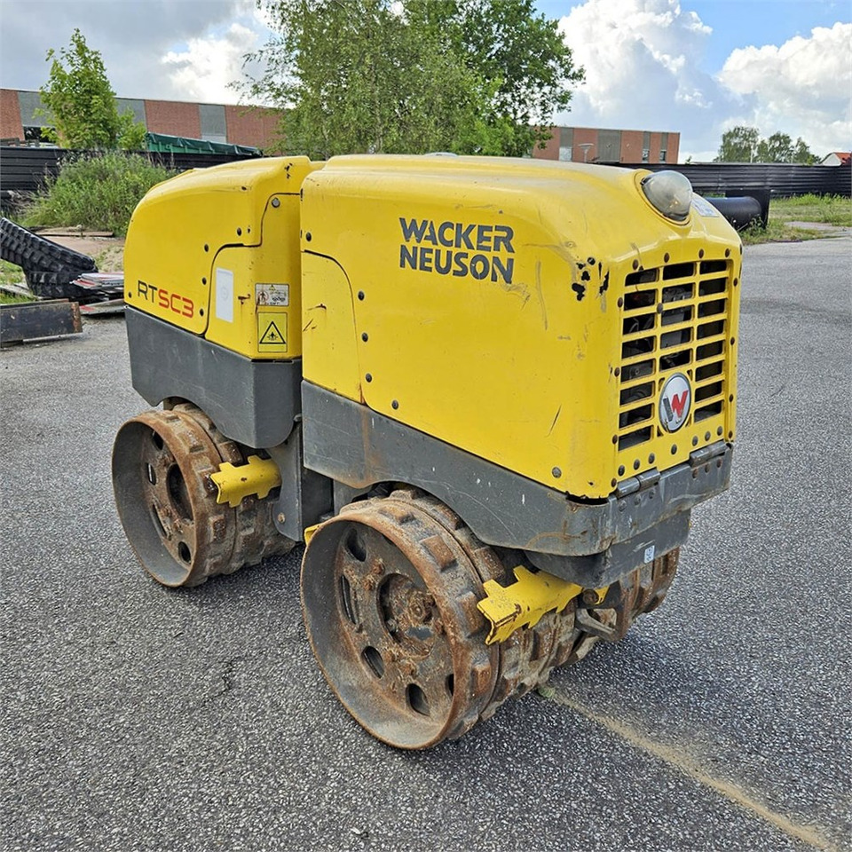 Wacker Neuson RT SC3 - Minihenger: 2 kép. Wacker Neuson RT SC3 - Minihenger: 2 kép.