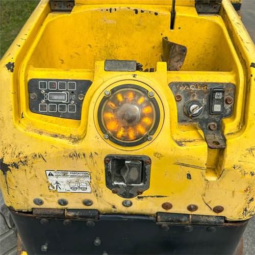 Wacker Neuson RT82 SC2 - Minihenger: 4 kép. Wacker Neuson RT82 SC2 - Minihenger: 4 kép.