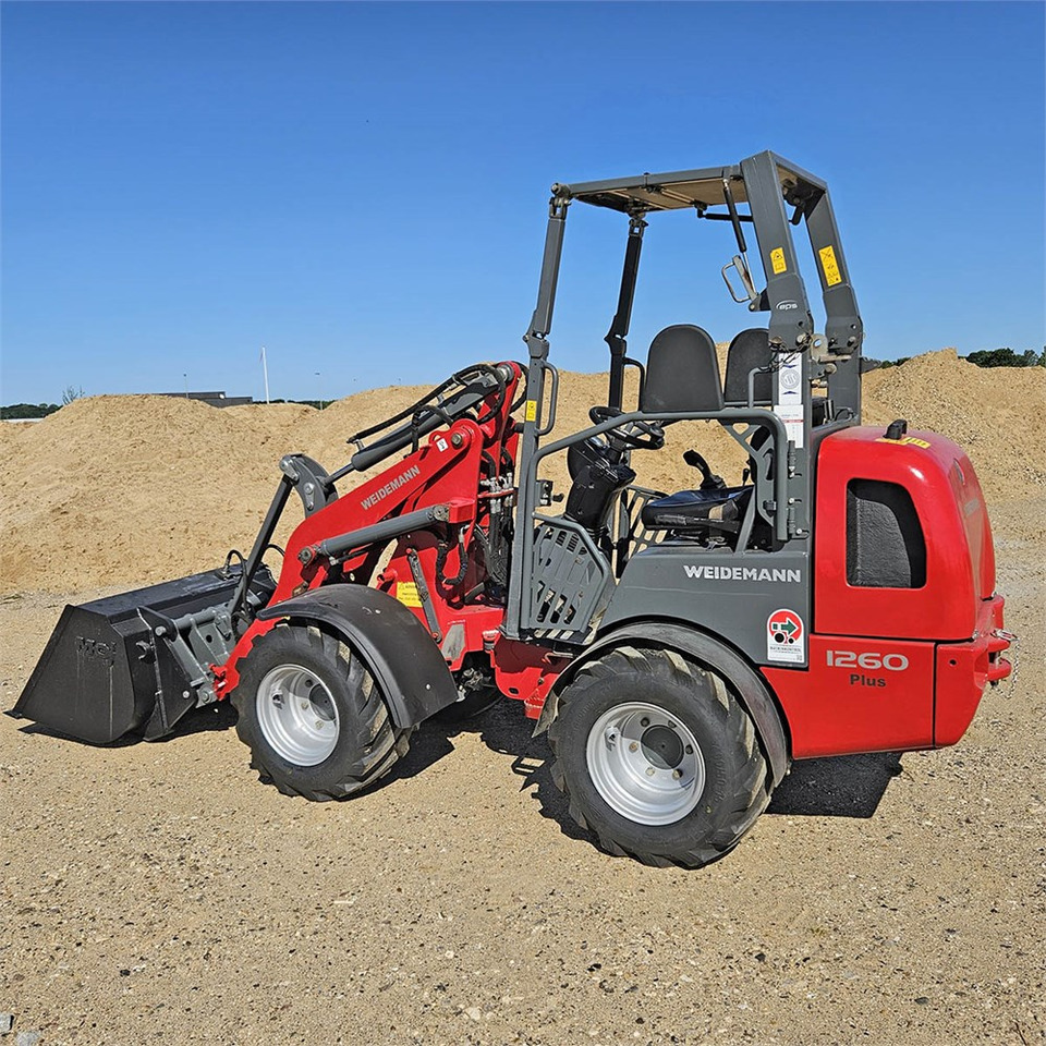 Weidemann 1260 Plus - Gumikerekes homlokrakodó: 3 kép. Weidemann 1260 Plus - Gumikerekes homlokrakodó: 3 kép.