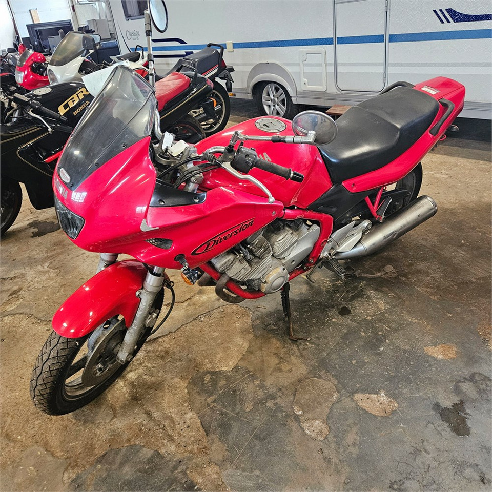 Yamaha XJ600 Diversion - Motorkerékpár: 1 kép. Yamaha XJ600 Diversion - Motorkerékpár: 1 kép.