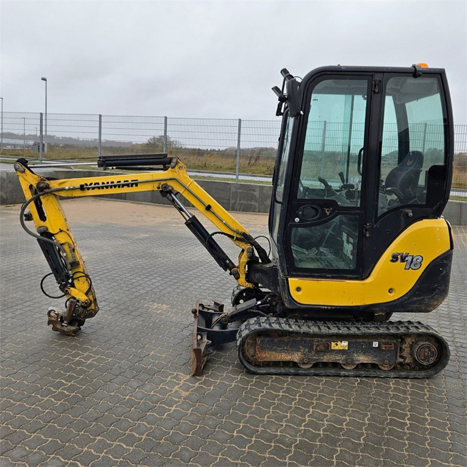 Yanmar SV18 - Minikotró: 3 kép. Yanmar SV18 - Minikotró: 3 kép.