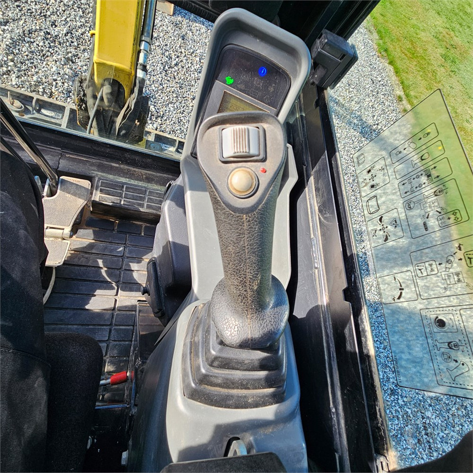 Minikotró Yanmar SV18: 16 kép.