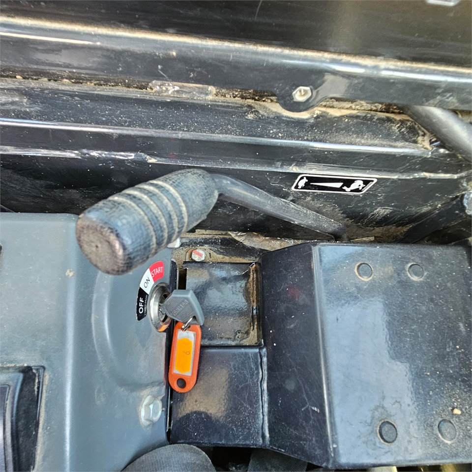 Minikotró Yanmar SV18: 21 kép.