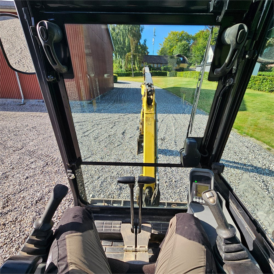 Minikotró Yanmar SV18: 23 kép.