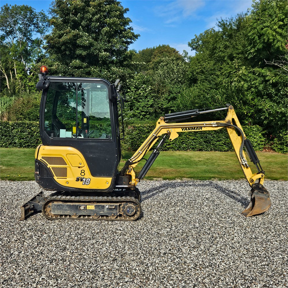 Minikotró Yanmar SV18: 7 kép.