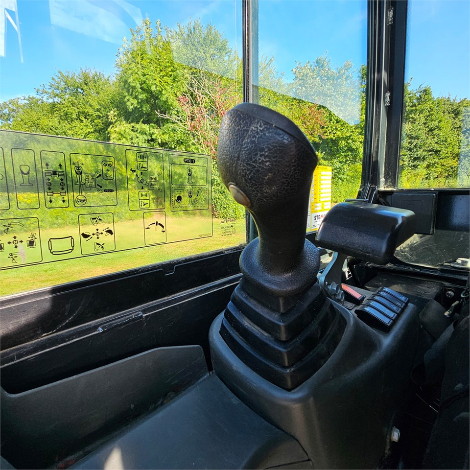 Minikotró Yanmar SV18: 17 kép.