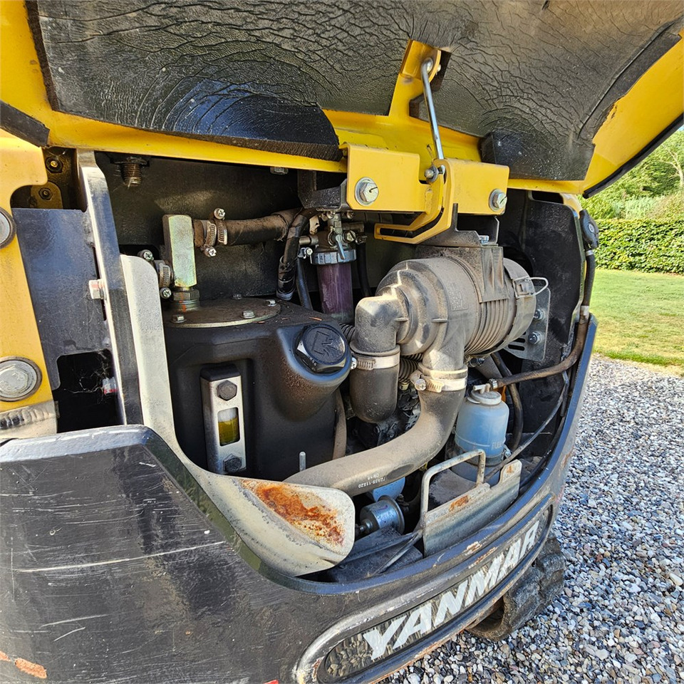 Minikotró Yanmar SV18: 41 kép.