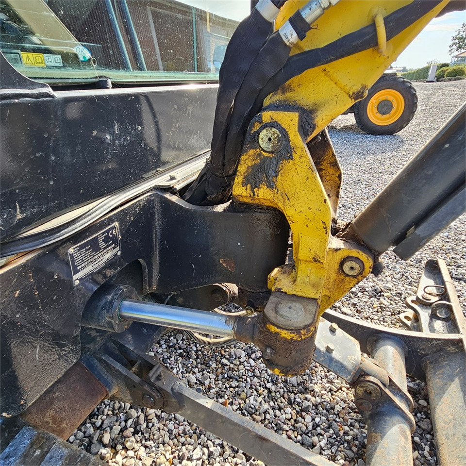 Minikotró Yanmar SV18: 32 kép.