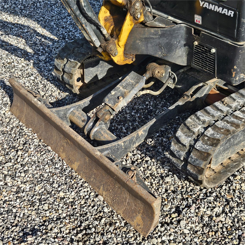 Minikotró Yanmar SV18: 27 kép.