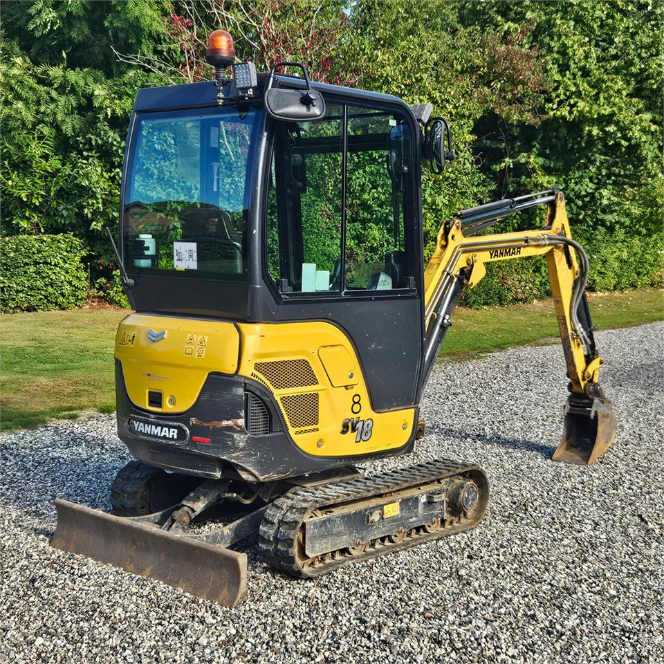 Minikotró Yanmar SV18: 6 kép.