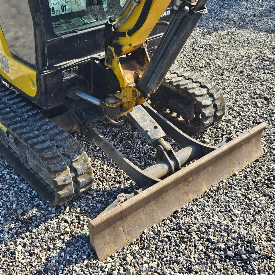 Minikotró Yanmar SV18: 28 kép.