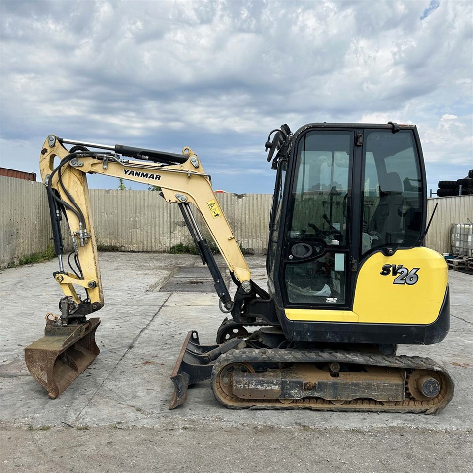 Yanmar SV26 - Minikotró: 1 kép. Yanmar SV26 - Minikotró: 1 kép.