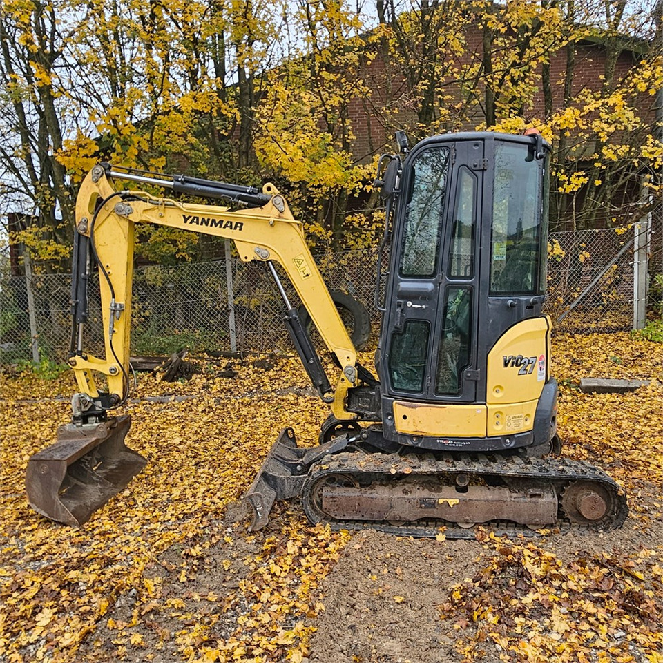 Yanmar VIO27-6 - Minikotró: 2 kép. Yanmar VIO27-6 - Minikotró: 2 kép.