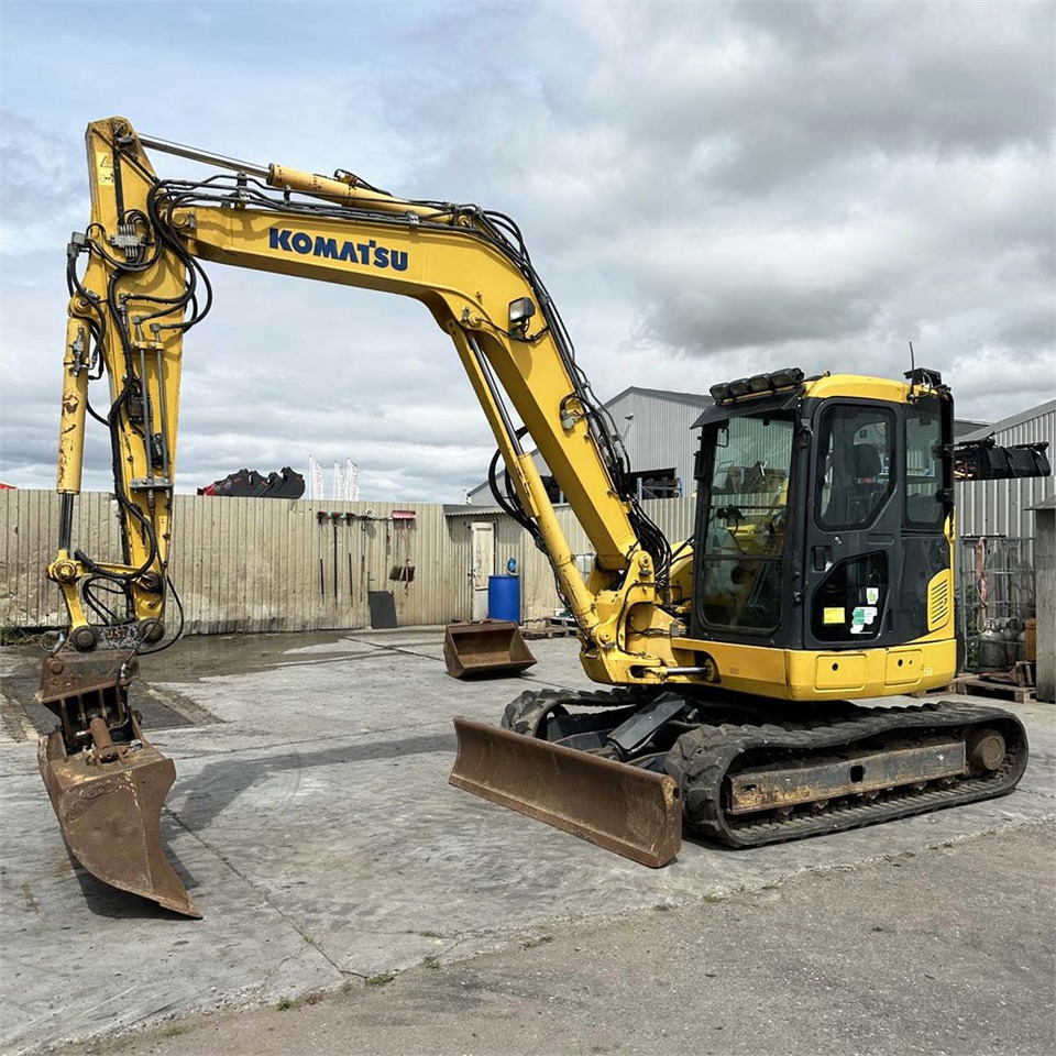 Yanmar VIO80-1A - Minikotró: 2 kép. Yanmar VIO80-1A - Minikotró: 2 kép.