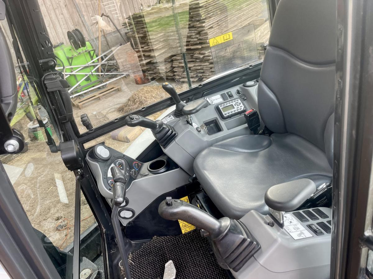 Bobcat E 34 - Minikotró: 3 kép. Bobcat E 34 - Minikotró: 3 kép.