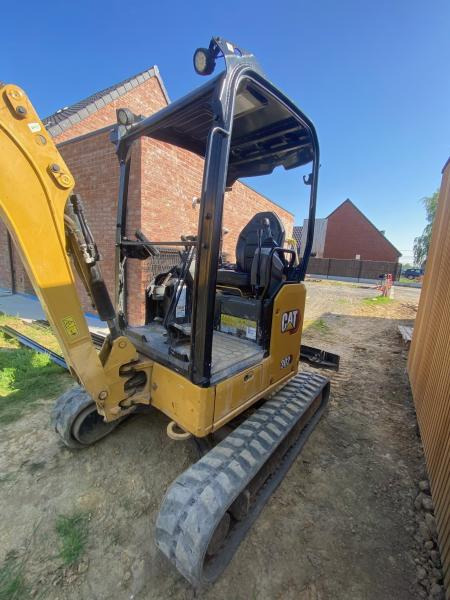 Caterpillar 302 CR - Minikotró: 4 kép. Caterpillar 302 CR - Minikotró: 4 kép.
