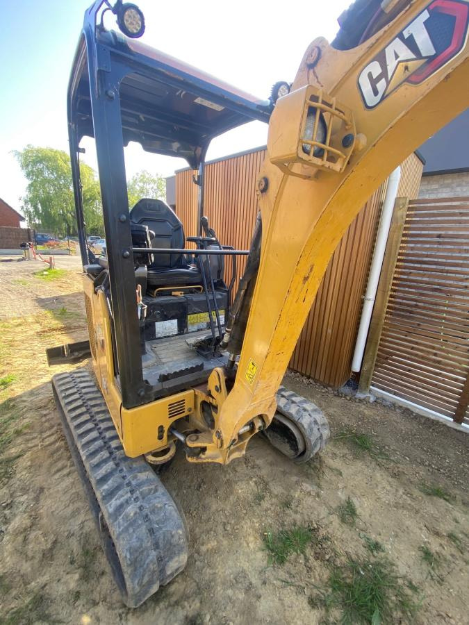 Caterpillar 302 CR - Minikotró: 2 kép. Caterpillar 302 CR - Minikotró: 2 kép.