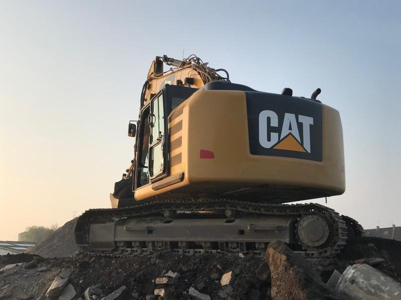Caterpillar 320E LRR - Lánctalpas kotró: 3 kép. Caterpillar 320E LRR - Lánctalpas kotró: 3 kép.