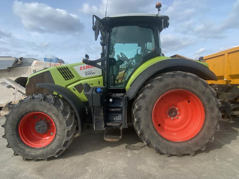 Claas Axion 800 - Traktor: 1 kép. Claas Axion 800 - Traktor: 1 kép.