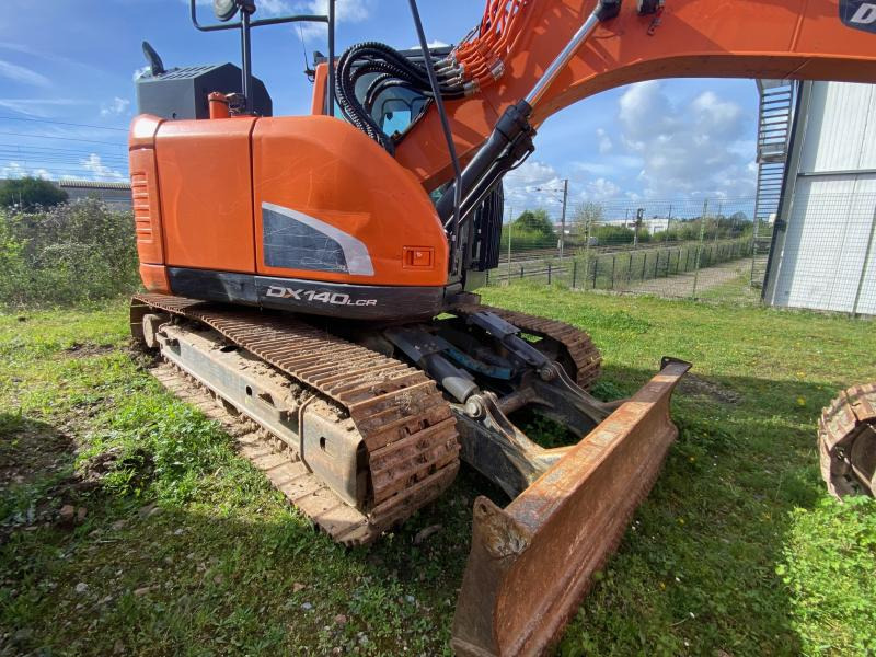 Doosan DX 140 LCR-5 - Lánctalpas kotró: 4 kép. Doosan DX 140 LCR-5 - Lánctalpas kotró: 4 kép.