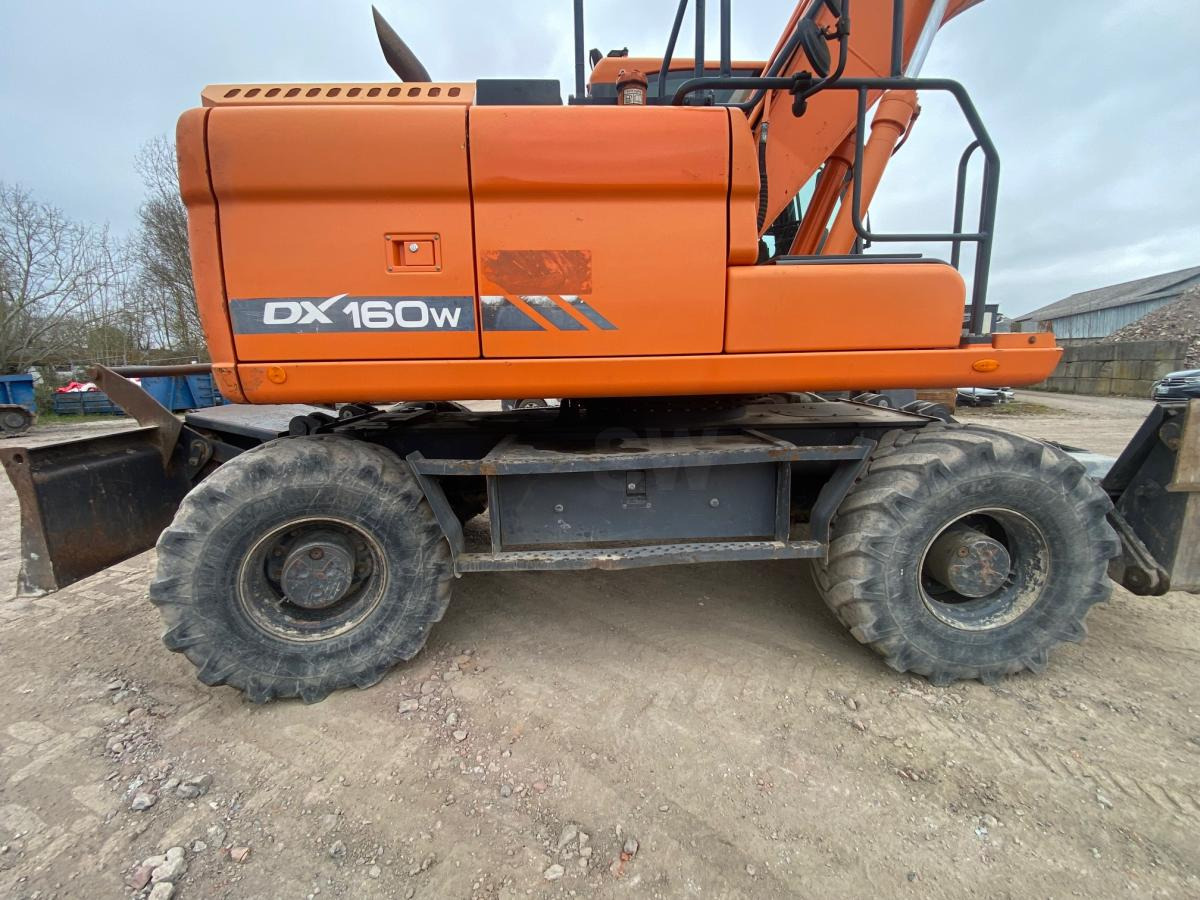 Gumikerekes kotró Doosan DX 160W-3: 6 kép.