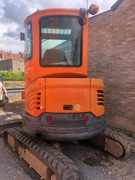 Doosan DX 35Z - Minikotró: 2 kép. Doosan DX 35Z - Minikotró: 2 kép.