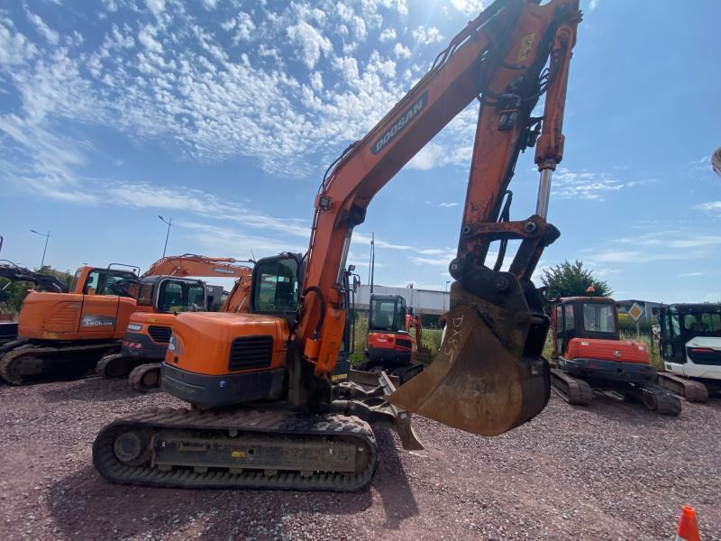 Doosan DX 85R-3 - Minikotró: 4 kép. Doosan DX 85R-3 - Minikotró: 4 kép.