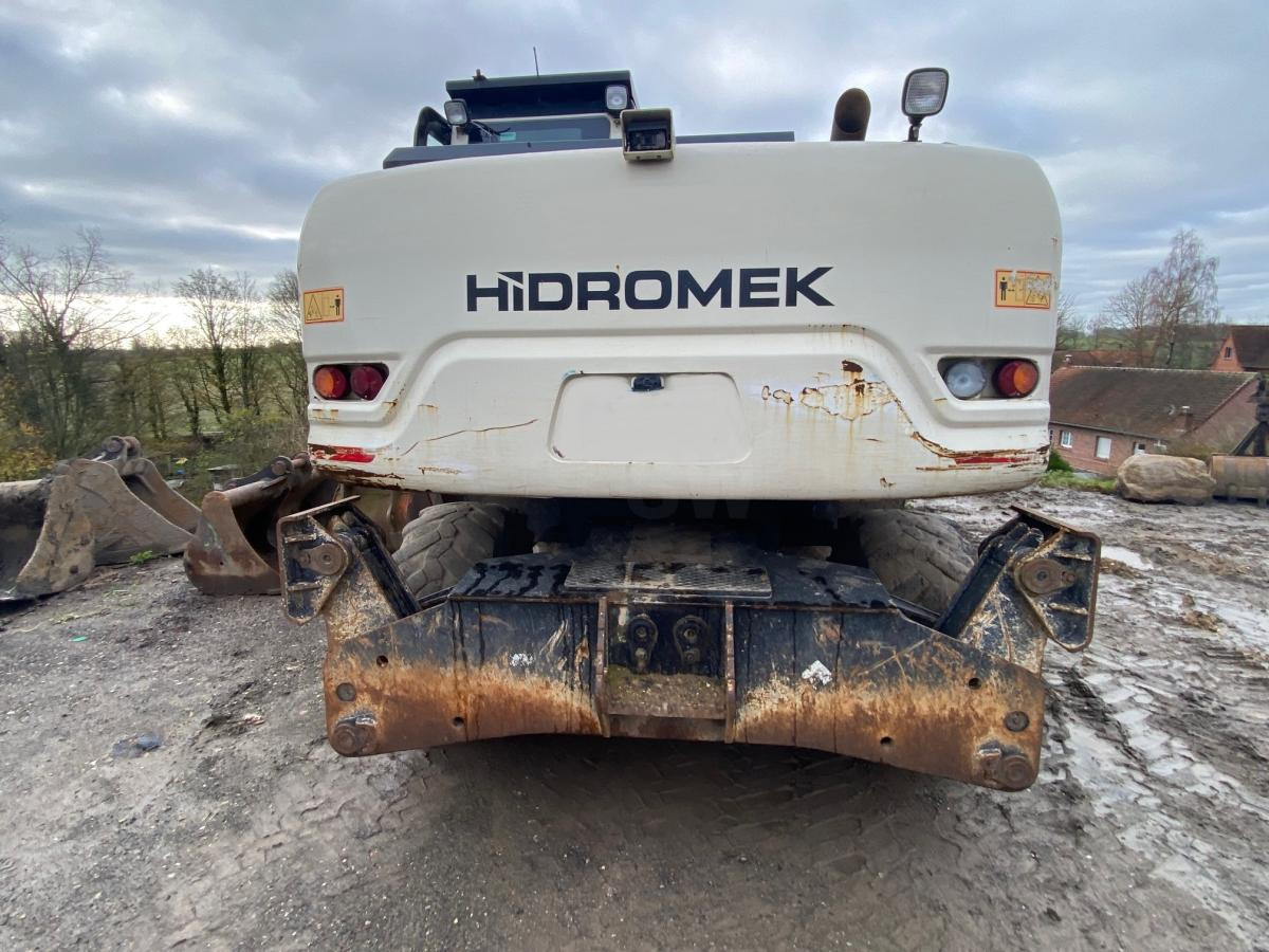 Hidromek HMK 140W-3B - Gumikerekes kotró: 4 kép. Hidromek HMK 140W-3B - Gumikerekes kotró: 4 kép.