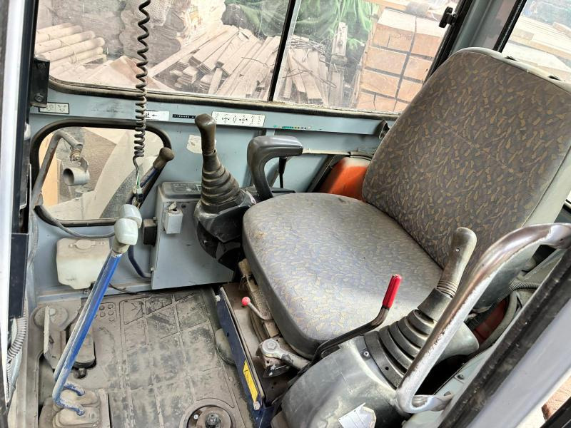 Hitachi EX 50-U - Minikotró: 3 kép. Hitachi EX 50-U - Minikotró: 3 kép.