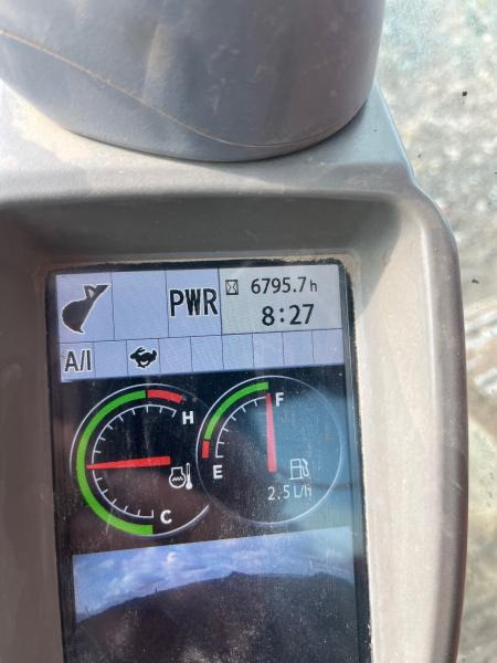 Hitachi ZX 225USLC-5B - Lánctalpas kotró: 4 kép. Hitachi ZX 225USLC-5B - Lánctalpas kotró: 4 kép.