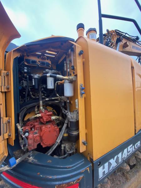 Lánctalpas kotró Hyundai HX 145LCR: 17 kép.