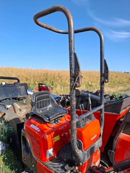 Kubota K 008-3 - Minikotró: 3 kép. Kubota K 008-3 - Minikotró: 3 kép.