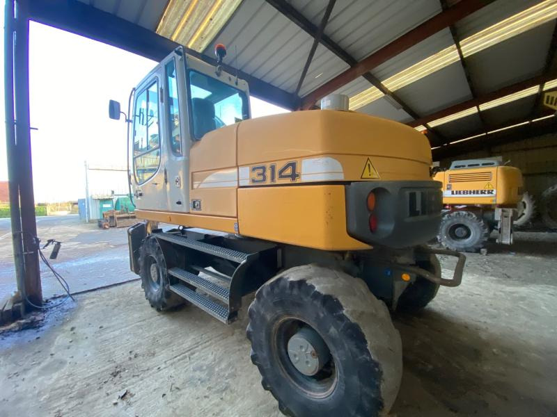 Liebherr A314 Litronic - Gumikerekes kotró: 5 kép. Liebherr A314 Litronic - Gumikerekes kotró: 5 kép.