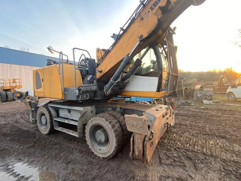 Liebherr LH 22 - Hulladék kotró: 4 kép. Liebherr LH 22 - Hulladék kotró: 4 kép.