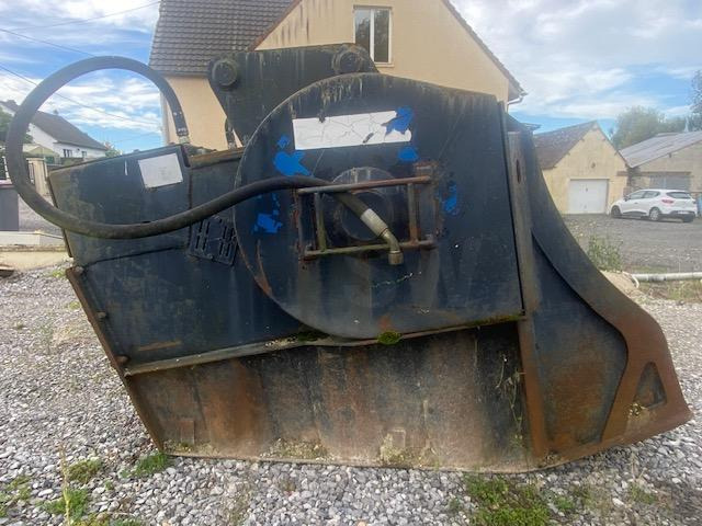 MB CRUSHER BF 90.3 - Kanál - Építőipari gépek: 4 kép. MB CRUSHER BF 90.3 - Kanál - Építőipari gépek: 4 kép.