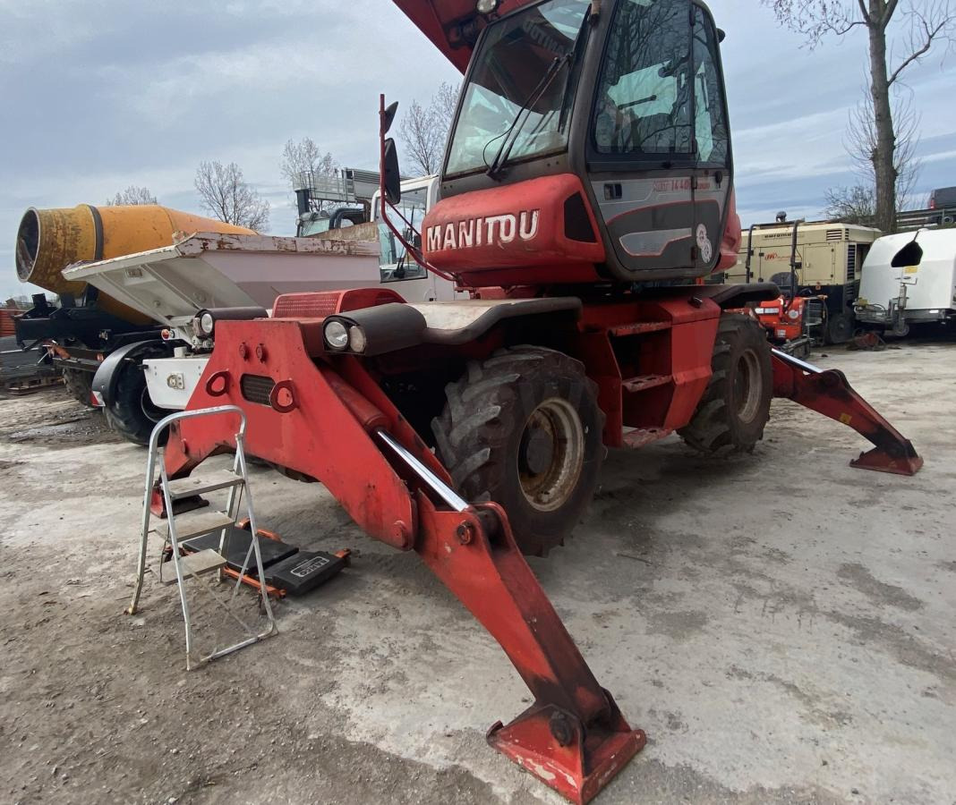 Manitou MRT 1440 EASY - Teleszkópos rakodó: 3 kép. Manitou MRT 1440 EASY - Teleszkópos rakodó: 3 kép.