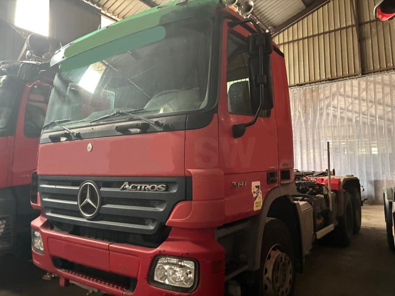 Mercedes 6X4 ACTROS 3341 - Horgos rakodó teherautó: 1 kép. Mercedes 6X4 ACTROS 3341 - Horgos rakodó teherautó: 1 kép.