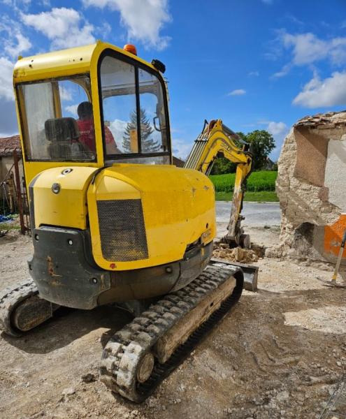 Neuson 38 Z - Minikotró: 2 kép. Neuson 38 Z - Minikotró: 2 kép.