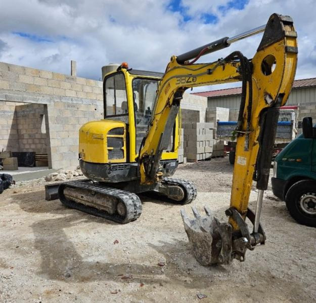 Neuson 38 Z - Minikotró: 1 kép. Neuson 38 Z - Minikotró: 1 kép.