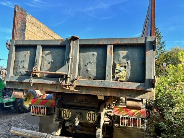 Nissan ATLEON 150.25 - Horgos rakodó teherautó, Darus autó: 5 kép. Nissan ATLEON 150.25 - Horgos rakodó teherautó, Darus autó: 5 kép.