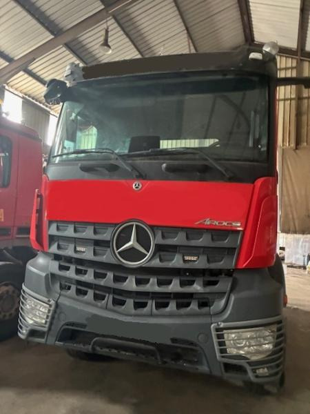 Mercedes AROCS 2046 - Nyergesvontató: 4 kép. Mercedes AROCS 2046 - Nyergesvontató: 4 kép.